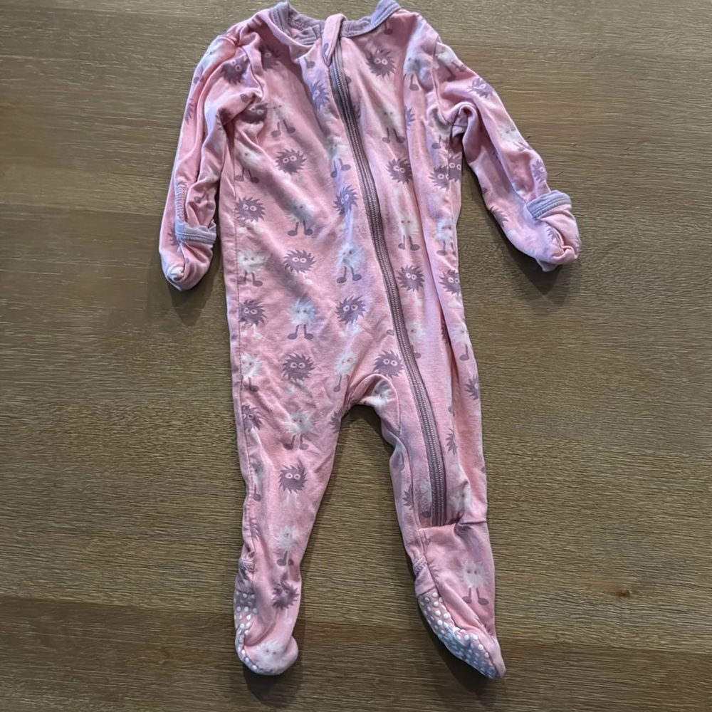 Newborn kickee pants pjs. GUC